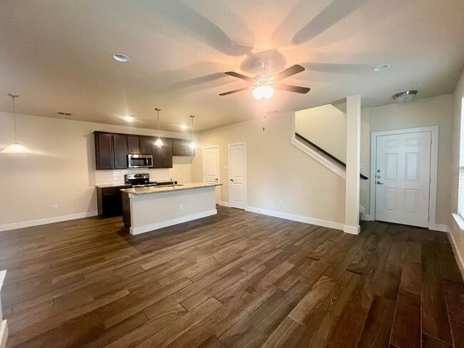 Building Photo - Fabulous Townhome Located minutes to Gruene and Downtown New Braunfels!