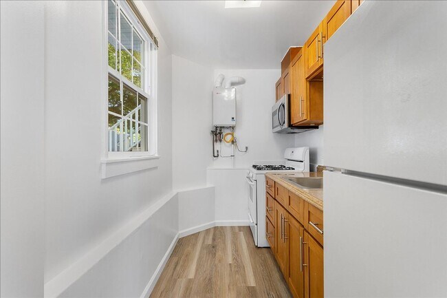 Building Photo - 1443 Stanton St