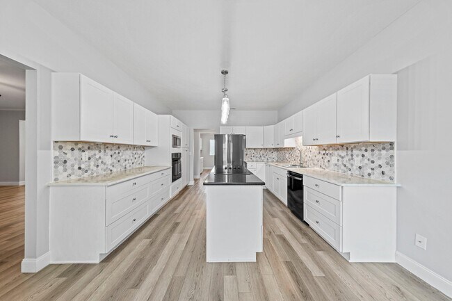 Building Photo - 508 Garden Oaks Cove