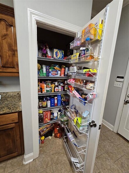 Building Photo - 310 High Pt Rdg