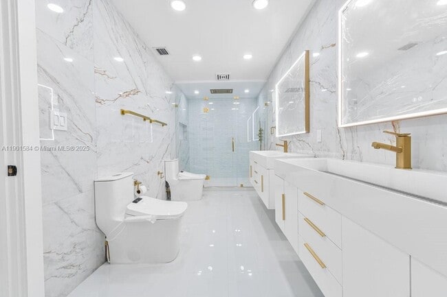 Building Photo - 15420 SW 212th Ave