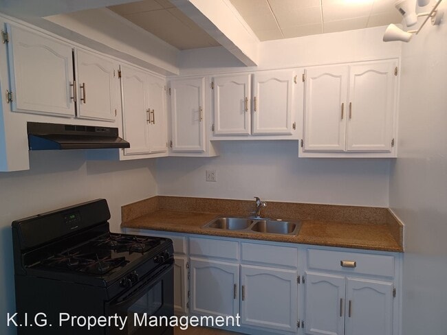 Building Photo - 1 br, 1 bath Apartment - 11903 - 11913 Van...