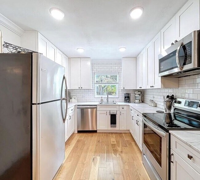 Building Photo - South Tampa RV + Boater’s dream!
