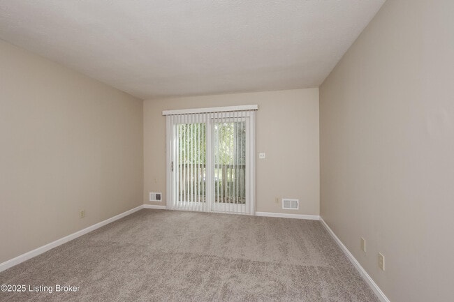 Building Photo - 8704 4 Oaks Ct