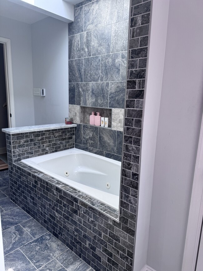 Building Photo - 190 Westridge Cir