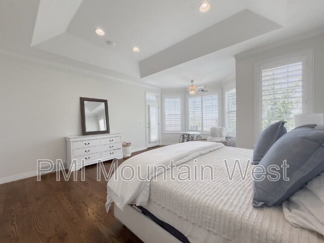 Building Photo - 49 E Fairway Dr