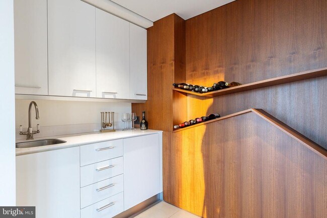 Building Photo - 210 W Rittenhouse Square