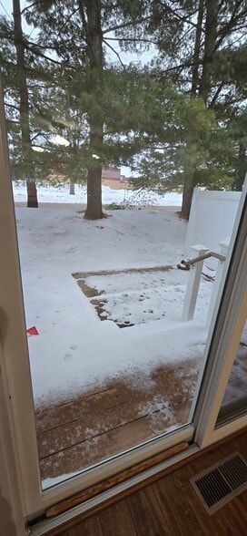 Building Photo - 757 Island Ct