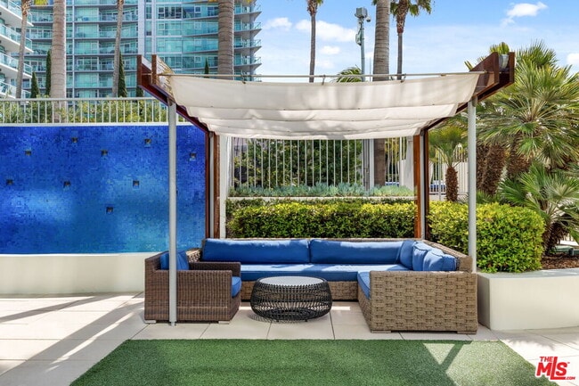 Building Photo - 13700 Marina Pointe Dr
