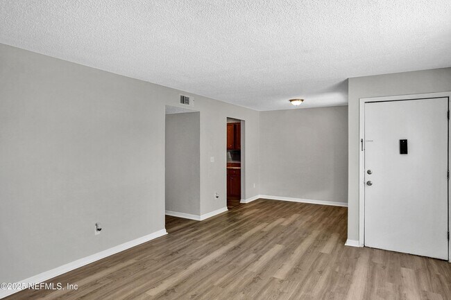 Building Photo - 473 Bentwood Ln