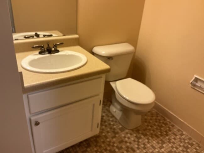 Building Photo - Spacious 2BR/1.5BA 2nd Floor Apartment in Brown Deer – Heat & Hot Water Included, Pool & Undergro...