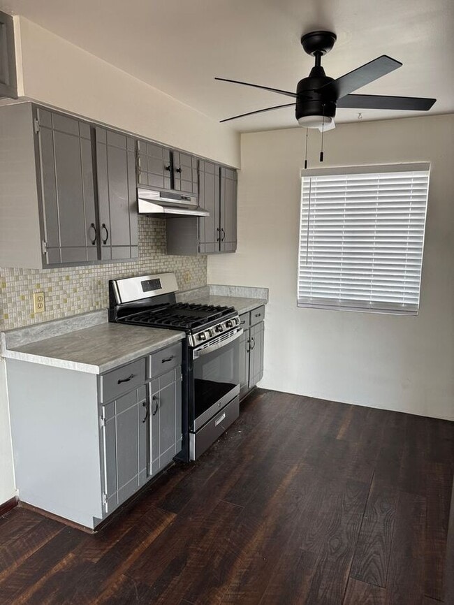 Building Photo - Charming 2 bedroom 1 bath