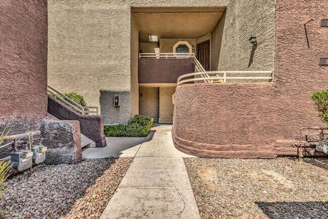 Building Photo - SW!! 2 Bedroom Condo!! 1st Floor!! Newly r...