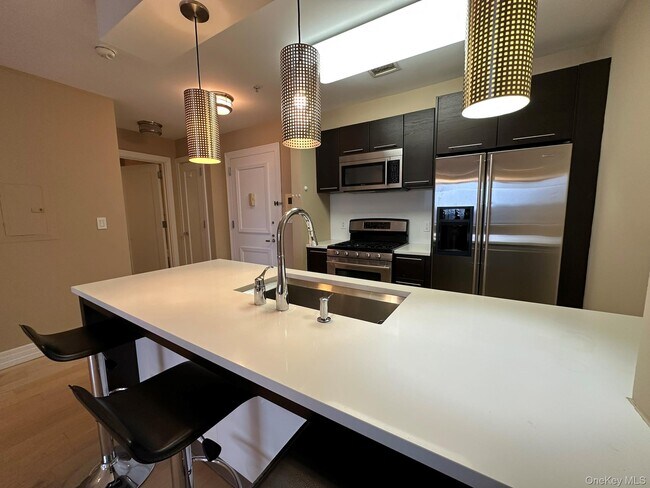 Building Photo - 64-05 Yellowstone Blvd