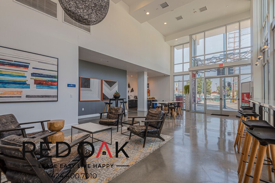 Building Photo - 11405 Chandler Blvd