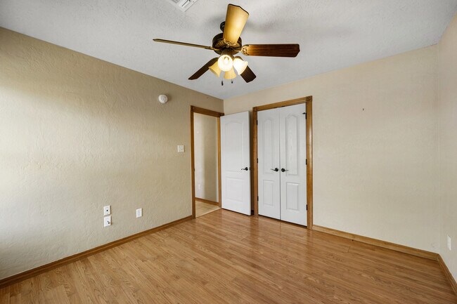 Building Photo - 1202 Hershel Dr