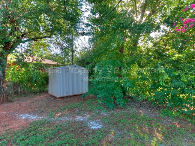 Building Photo - 10509 Greystone Ave
