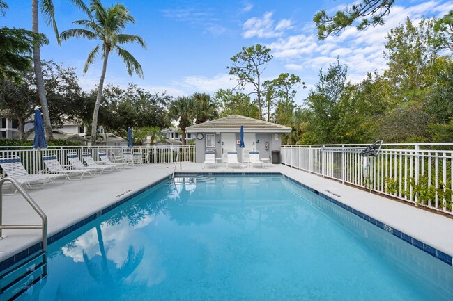 Building Photo - Tarpon Cove condo - close to the beach. Ya...