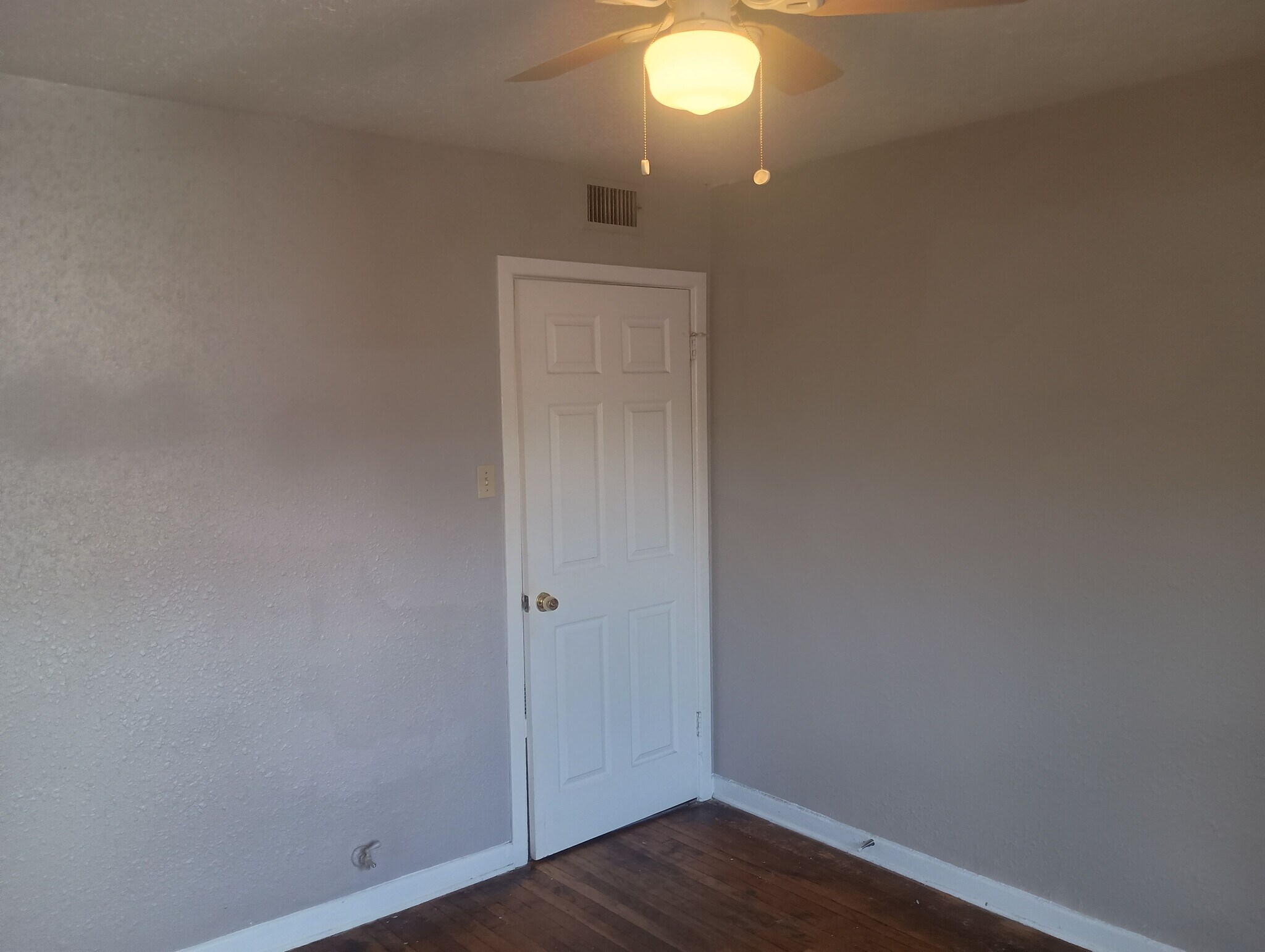 Building Photo - Room in Single Family Home on Nash Blvd