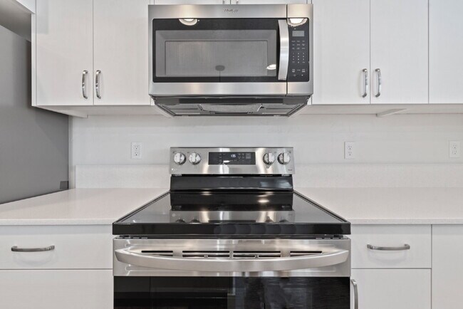 Building Photo - "Discover Comfort & Style: Spacious 3-Bed,...