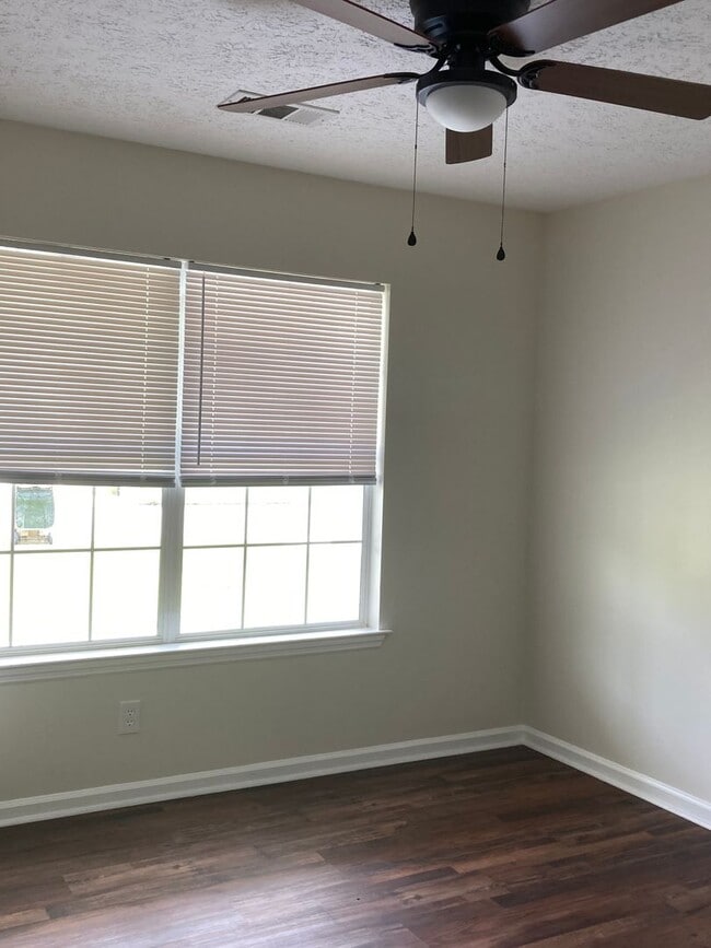 Building Photo - All new interior and exterior! Move in ready!