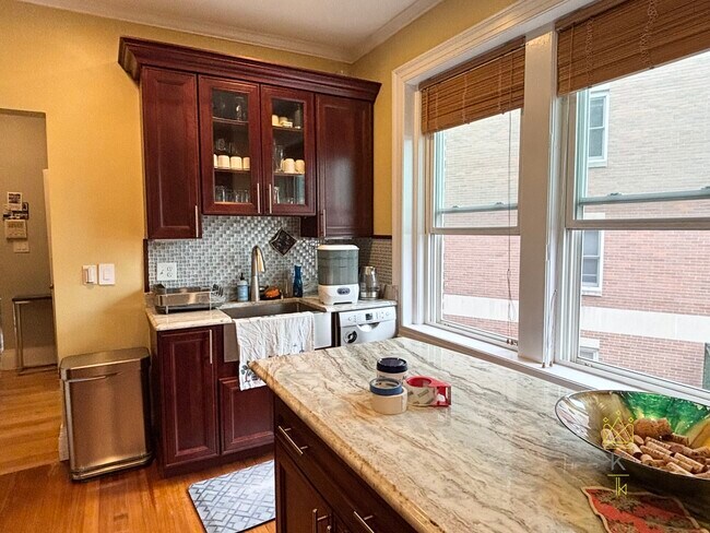 Building Photo - 34 Parkman St