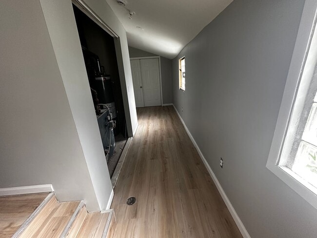 Building Photo - Great Home in Groose pointe $300 OFF MOVE ...