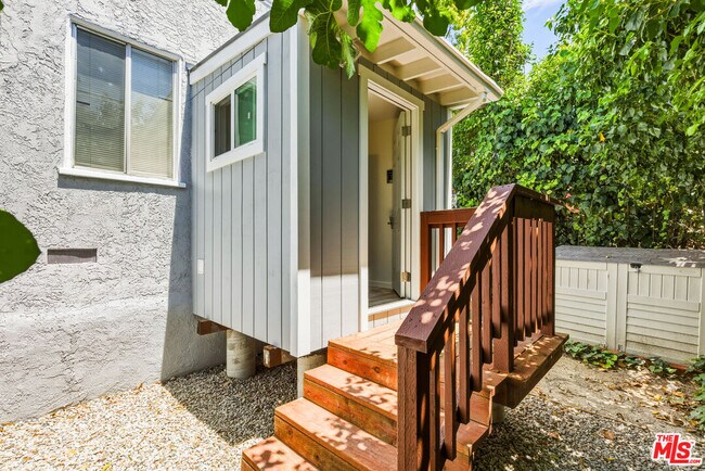 Building Photo - 2710 Bellevue Ave
