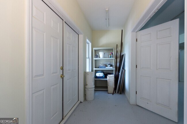 Building Photo - 5166 Wheeler Dr