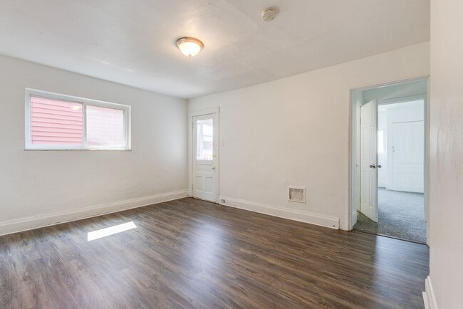 Building Photo - 2120 Salisbury St