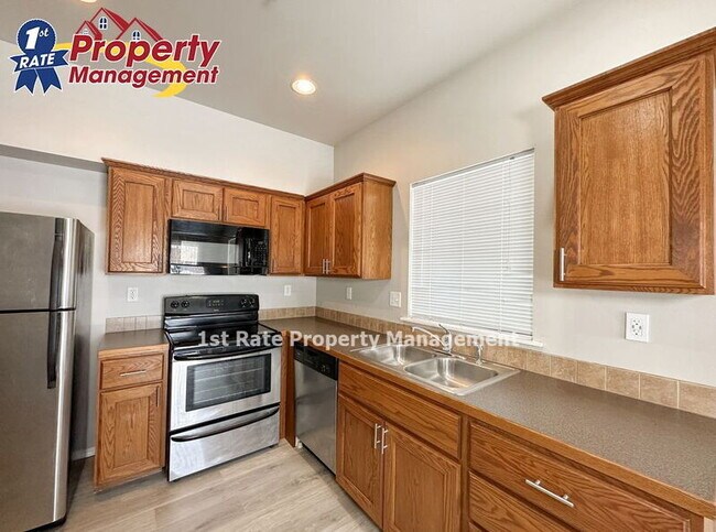 Building Photo - 898 N Bluffwood Ln