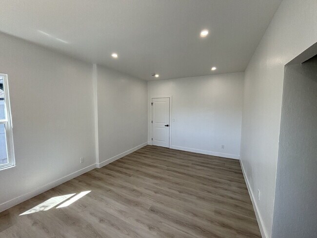 Building Photo - "Stunning Newly Remodeled 3-Bed Oasis with...