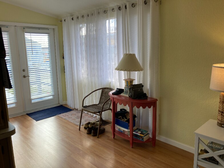 Building Photo - 2078 Nettles Blvd