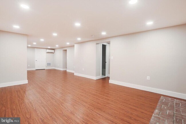 Building Photo - 21411 Montgomery Ave