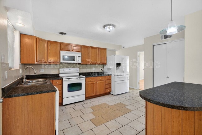 Building Photo - 2047 Goodale Ave