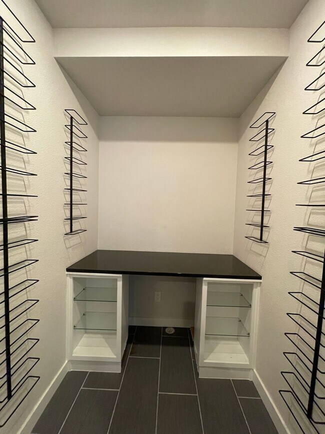 Building Photo - Gorgeous Colliers Hill Home