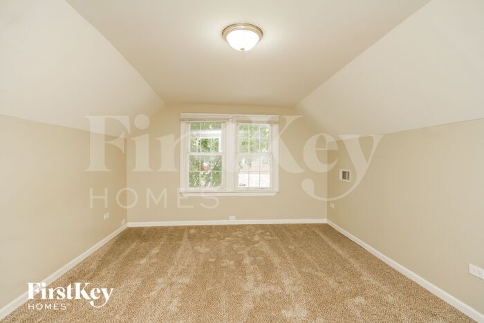 Building Photo - 2738 Ridgeland Ave