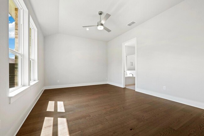 Building Photo - 8208 Bouvreuil Dr