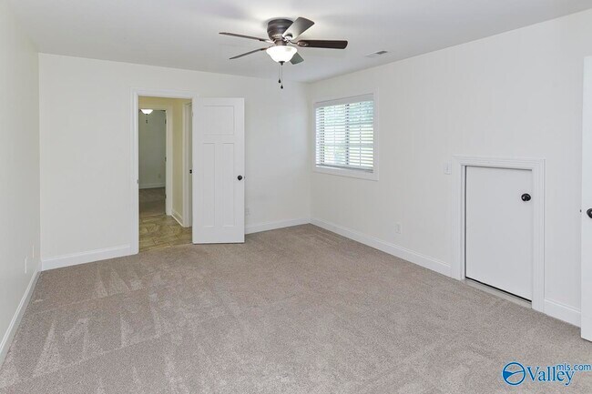 Building Photo - 161 Huntsmen Lane