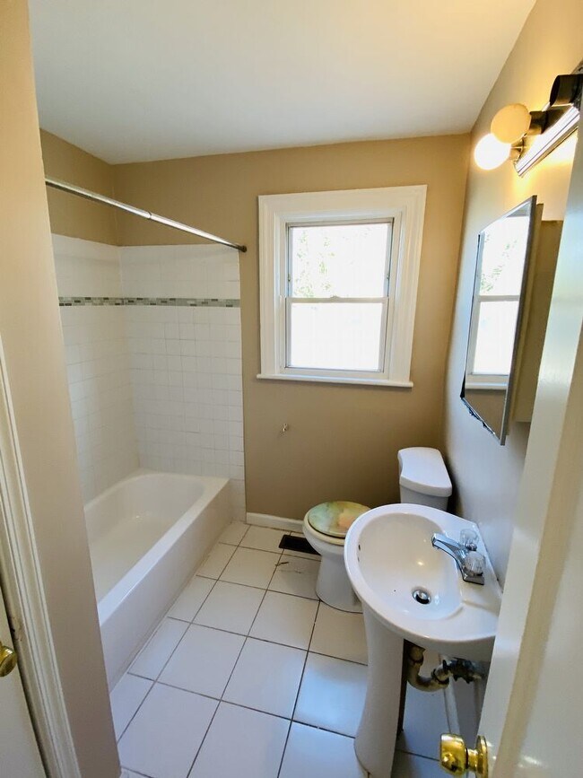 Building Photo - 3110 Chalfin Ave