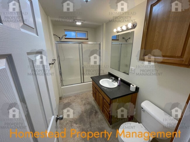 Building Photo - Explore the potential of this beautiful home!