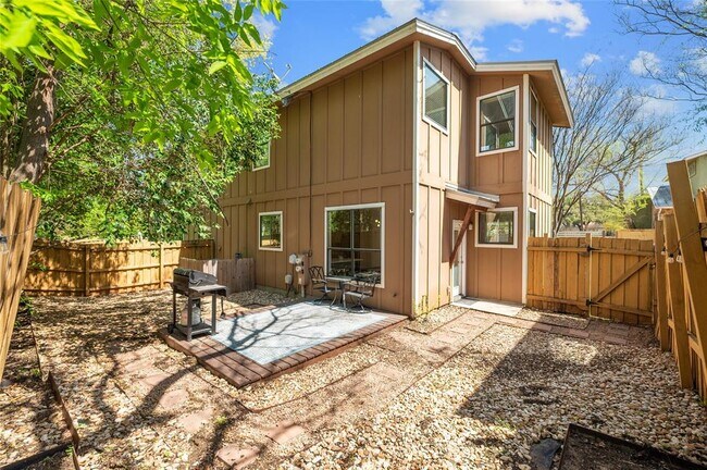Building Photo - 4124 Valley View Rd