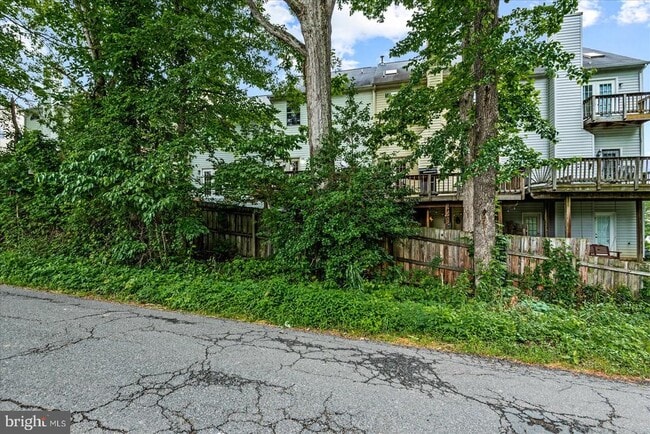 Building Photo - 506 Ben Neuis Pl