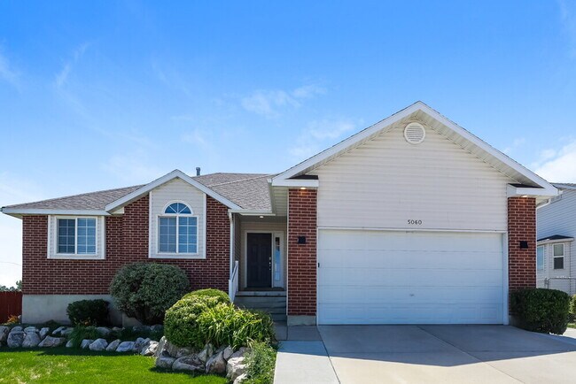 Primary Photo - 5060 S Vista Dr