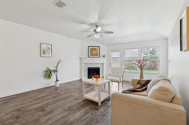 Building Photo - 913 Lovebird Ln
