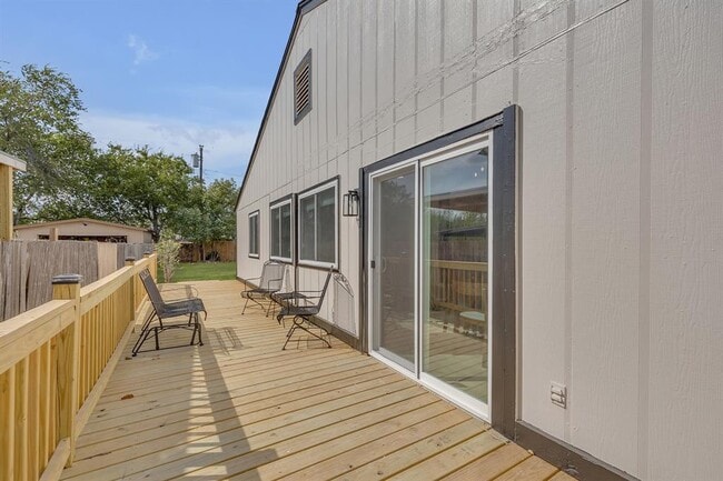 Building Photo - 2104 Andover Dr