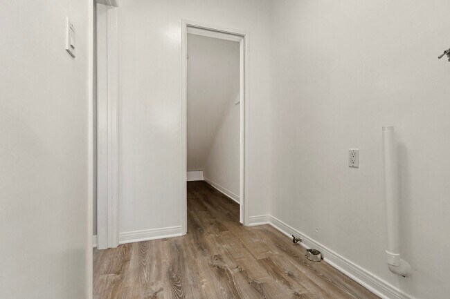 Building Photo - 2516 Voorhees Ave