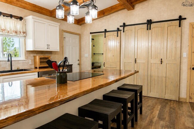 Building Photo - 4 Rockcliff Cir