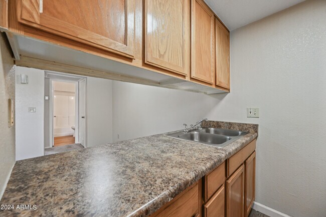 Building Photo - 3141 E Cypress St
