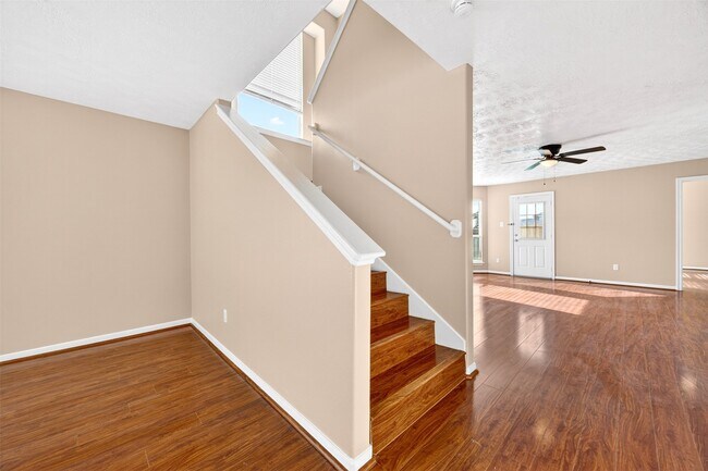 Building Photo - 15014 Middle Oaks Blvd